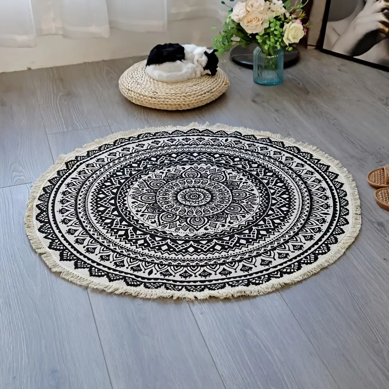 Round Rug Image 4