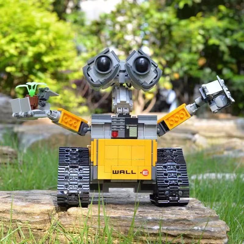 Wally Robot Building Blocks Image 2