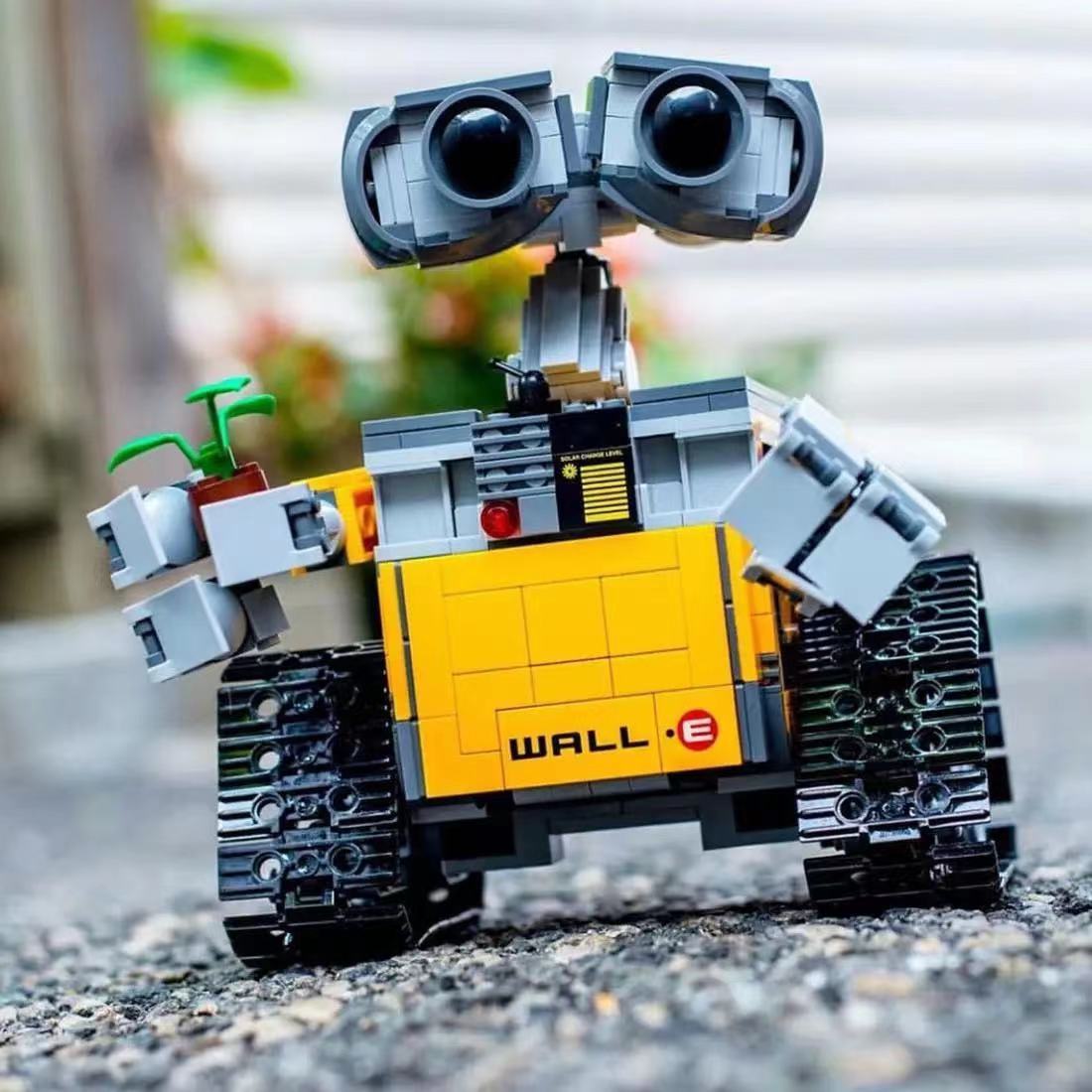 Wally Robot Building Blocks Image 3