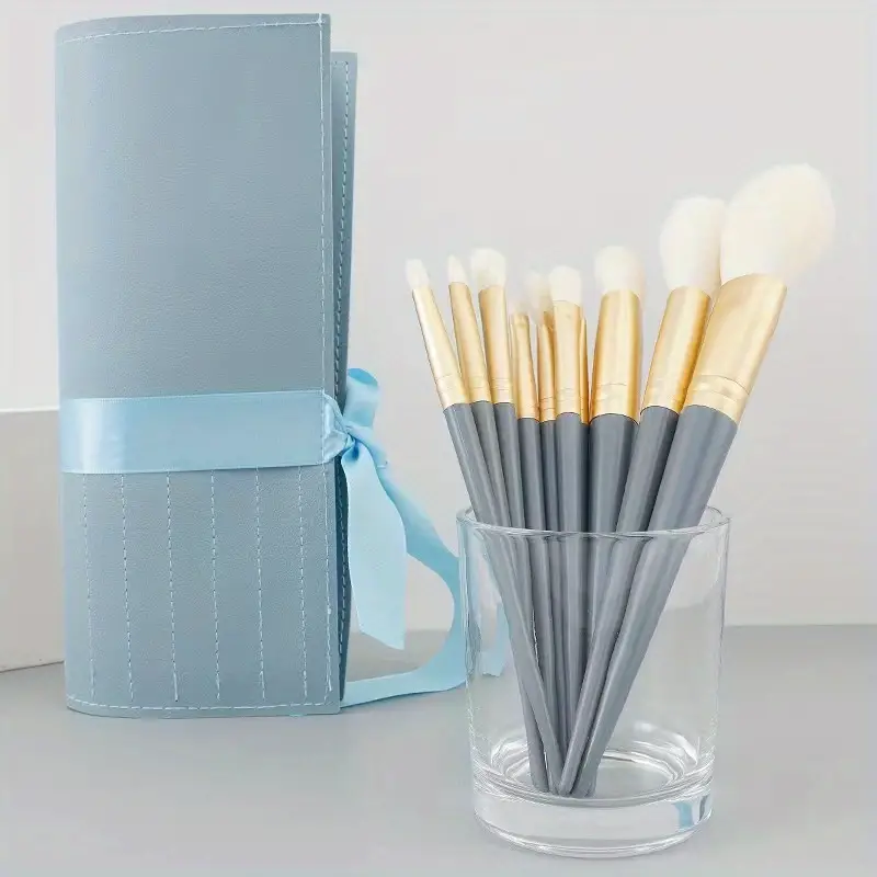 Soft fluffy makeup brushes set