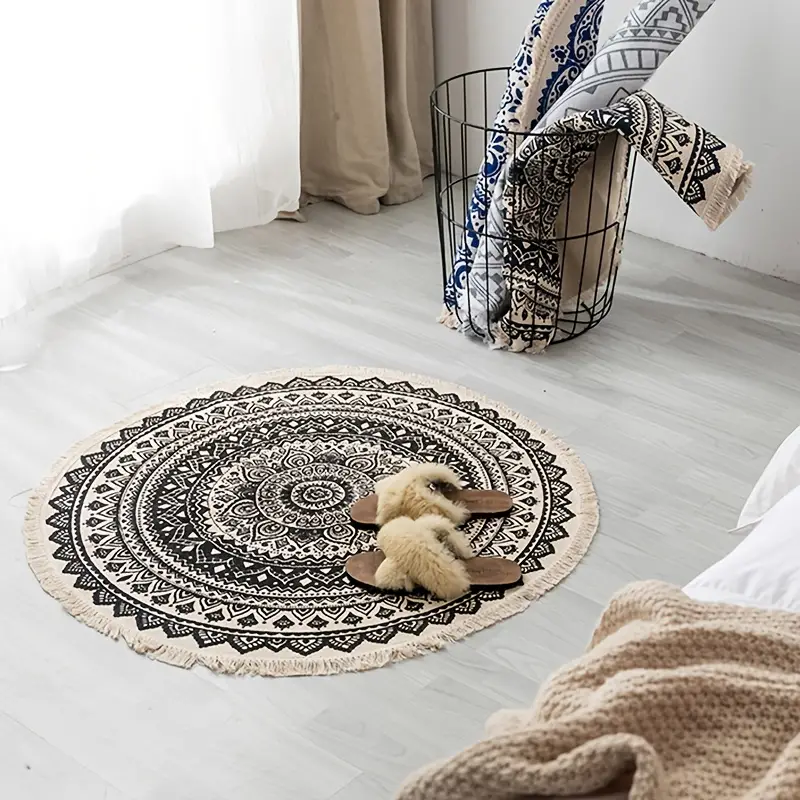 Round Rug Image 3